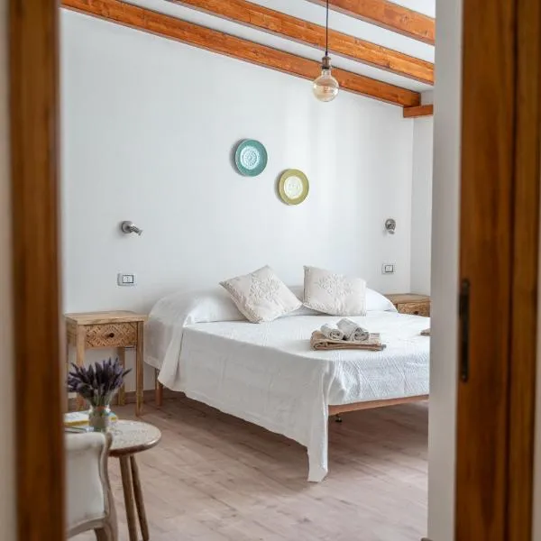 Domo Papiros B&B, hotel v destinaci Siniscola