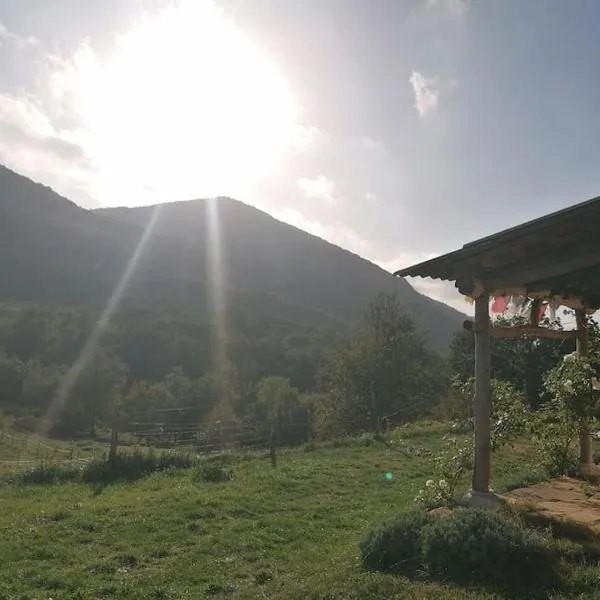 Bright loft with mountain and nature view – hotel w mieście Sougraigne