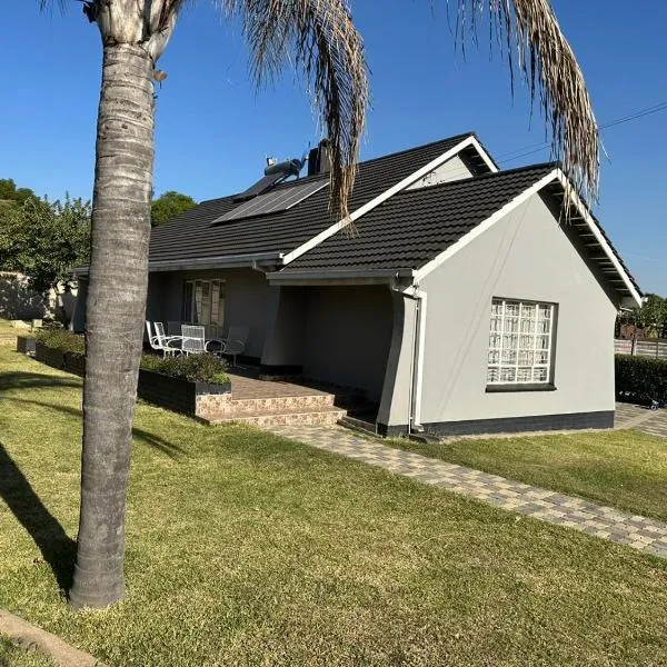 Casamaya Avondale Harare - Sleeps 6 with Parking, hotel in Harare