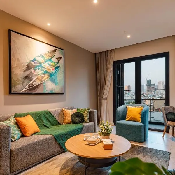 Luxury 2 or 3BR Apartment in Dist 1, Pool and airport pickup, khách sạn ở TP. Hồ Chí Minh