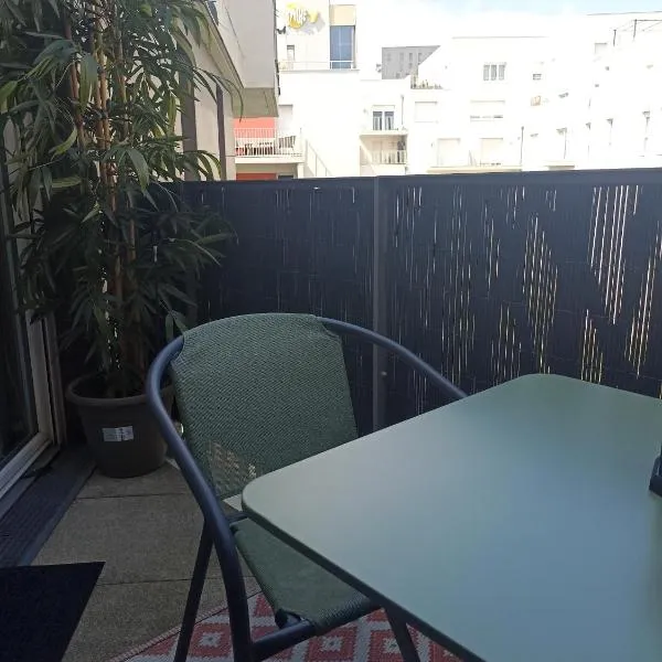 Studio tout confort Massy-Paris, hotel in Massy