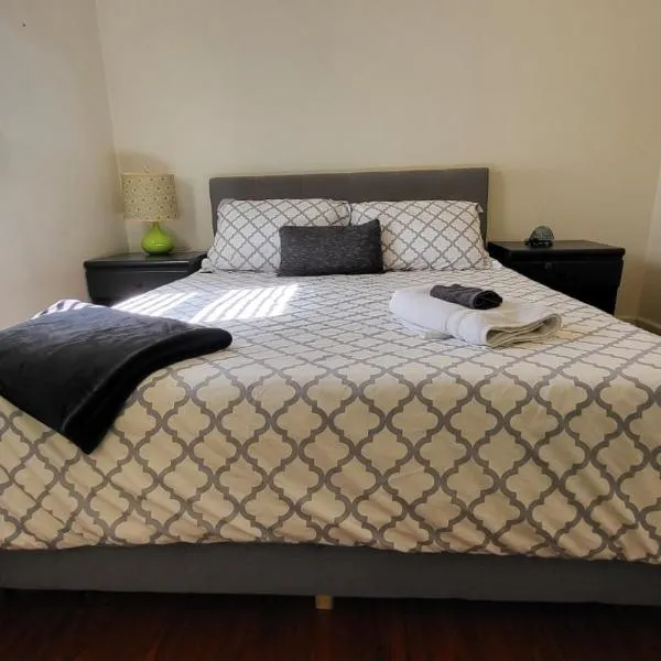Unit 1 - Modern Roosevelt Row Condo 2BR 1BA Downtown Stay، فندق في فينكس