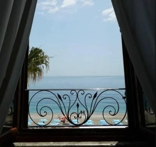 Palazzo Durante, hotel v destinaci Letojanni
