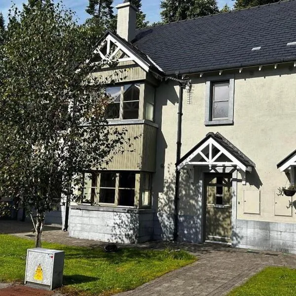 Kilronan 3 bed house on castle grounds, hotel in Ballyfarnon
