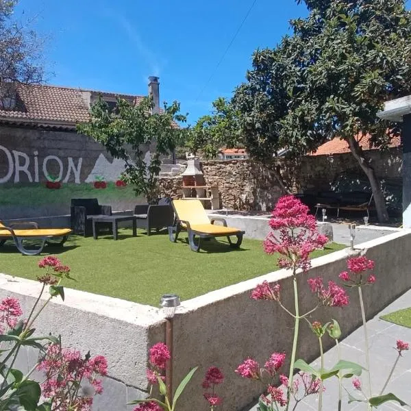 Orion Guesthouse Telhado, hotel v destinaci Fundão