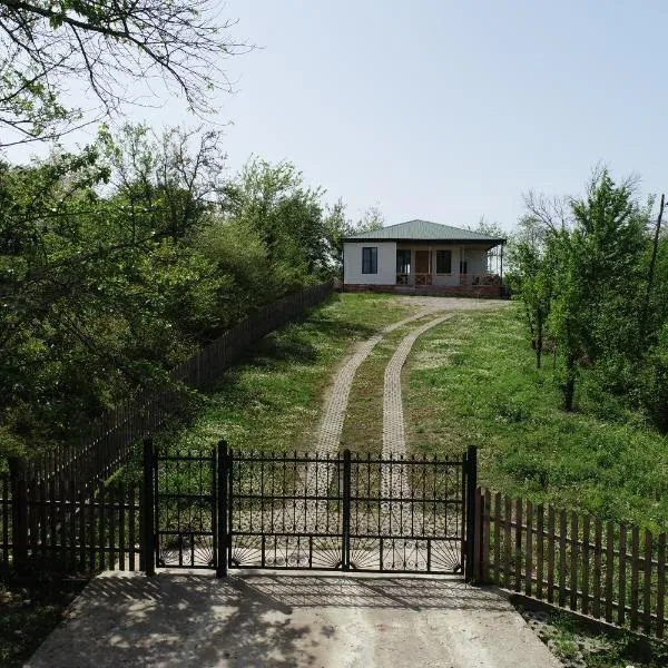 Renovated 3-bedroom House in Nature - Iskia Estate, hotel v destinaci Martvili