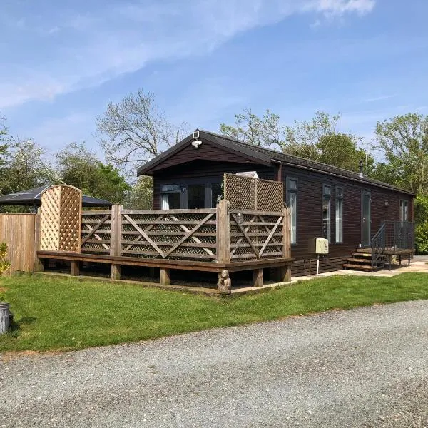 Spacious Lodge With Hot Tub, hotel in Lincolnshire