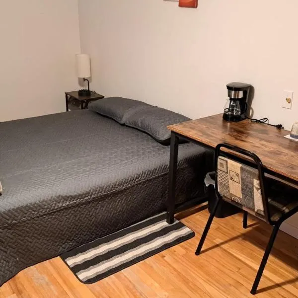 Le1226-Private Room 5 with Free WIFI and Parking, hotel v destinaci Edmundston