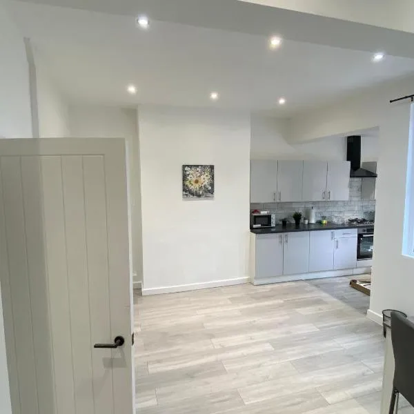 Stylish Home - Close to City Centre, Anfield Stadium - Free Parking, hotel v destinaci Litherland