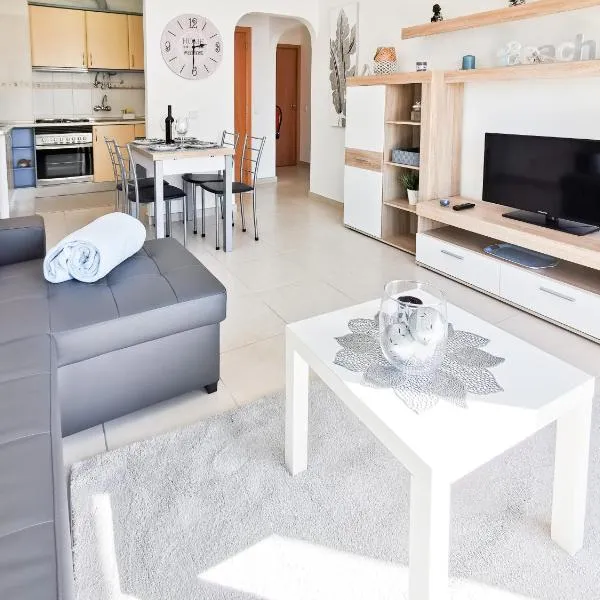 Apartment Panorama Rocha Capri, hotel in Portimão