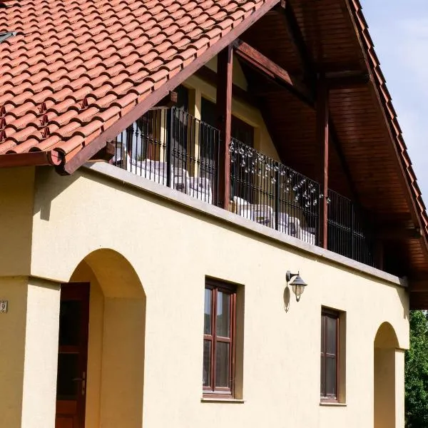 Pipacs Apartman, hotel en Tagyon