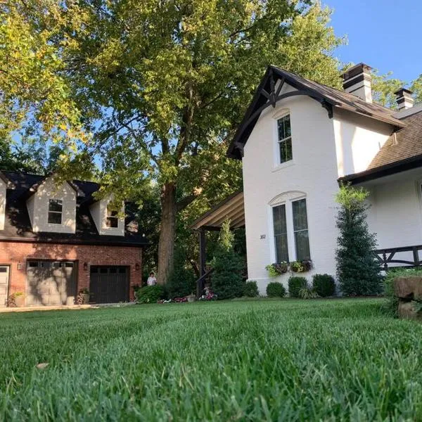 Carriage House on Historic Bentonville Square, hotel in Bentonville