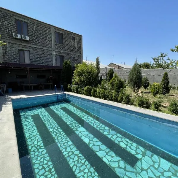 Garden EVN Airport, hotel v destinaci Pʼarakʼar