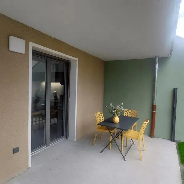 Appartement avec terrasse LO du Lac - Paladru, hotel em Paladru