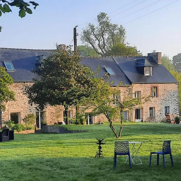 L'EAU QUI DORT - Chambres et Tables d'hôtes: Pleslin-Trigavou şehrinde bir otel