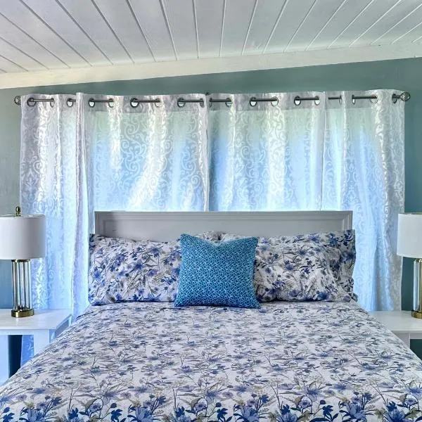 Andros Waterside Retreat, хотел