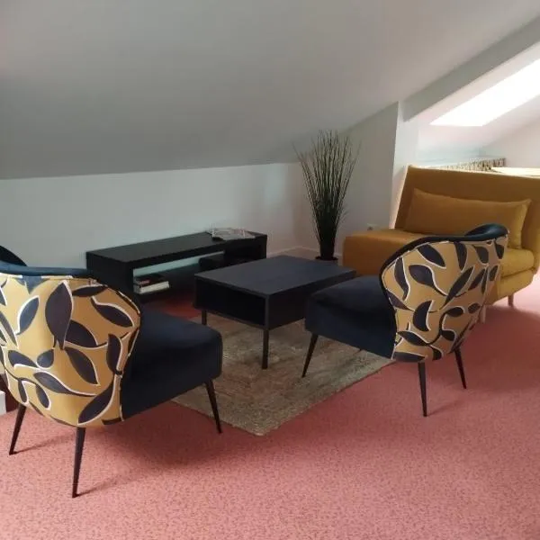 Studio idéalement situé au cœur de la ville et des activités, hotel v destinaci Loudéac