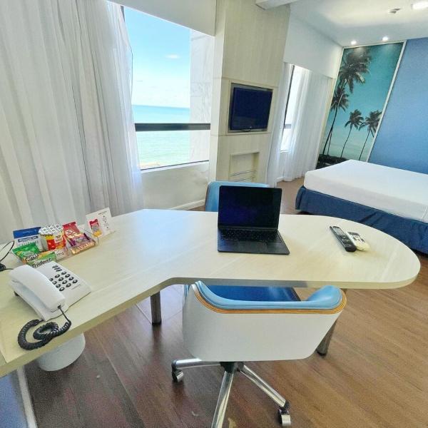 Mercure 1404 · Suíte moderna com vista p/ o mar