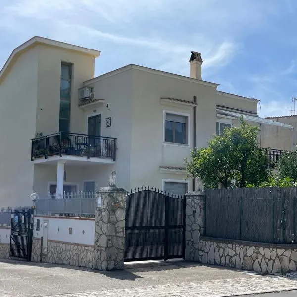 Sperlonga Apartments - Villetta con discesa Mare, готель у місті Сперлонга