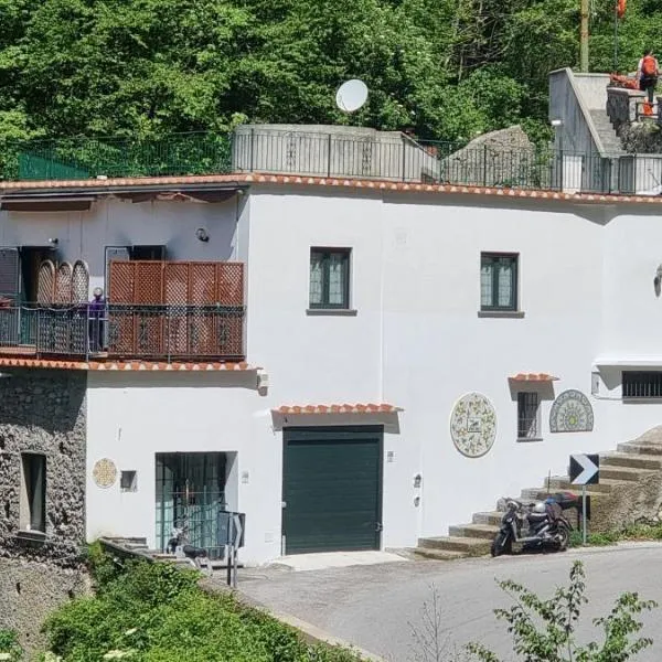 Casa Vacanze O'Mulin Ravello via fiume 2 incrocio Pontone, hotel v Ravellu