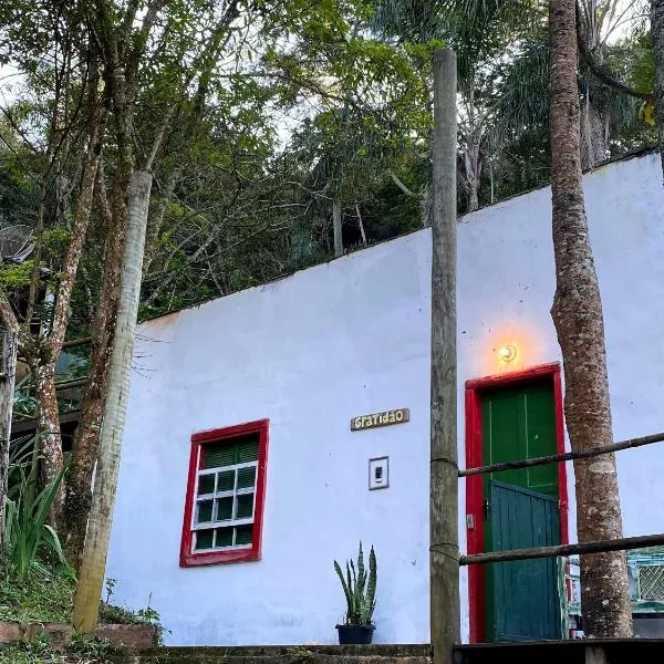 Chalé na floresta com varanda, hotel v destinaci Ouro Preto