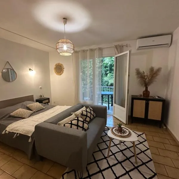 Charmant t1 dans le verdon, hotel v destinaci Gréoux-les-Bains