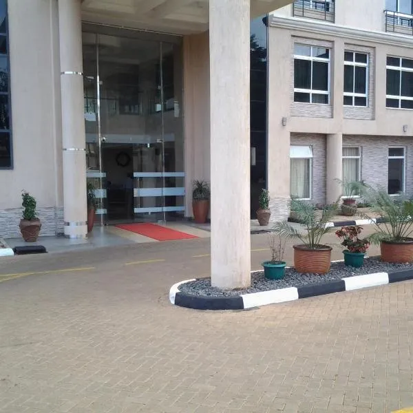 Three Steers Hotel, hotel i Nkubu
