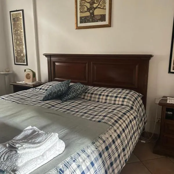 Il giardino di Emilia - Intero appartamento in villa con giardino privato e piscina estiva, hotel in Pontirolo Nuovo