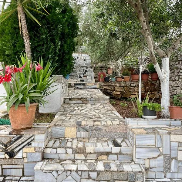 Flora’s place, hotel v destinaci Sarandë