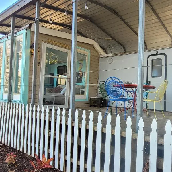 Logan Martin Lake Sunroom, hotel v destinaci Lincoln