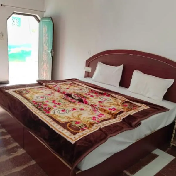 Viesnīca Goroomgo Hotel Happy Home Stay Khajuraho pilsētā Rājgarh