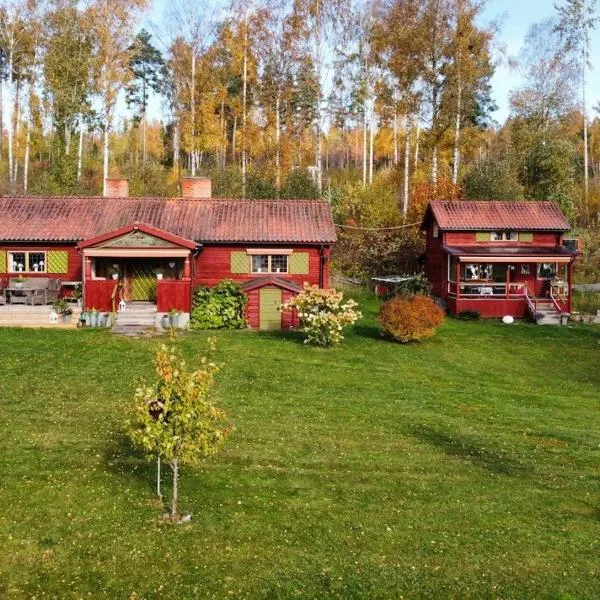 Mysigt HÄRBRE STUGA med utsikt över Siljan, hotell i Nedre Gärdsjö