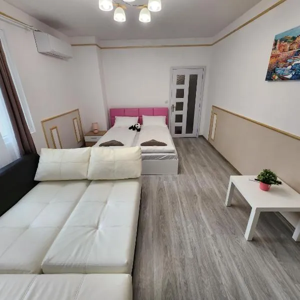luxury two bedroom Crown Apartament, hotel in Pravets
