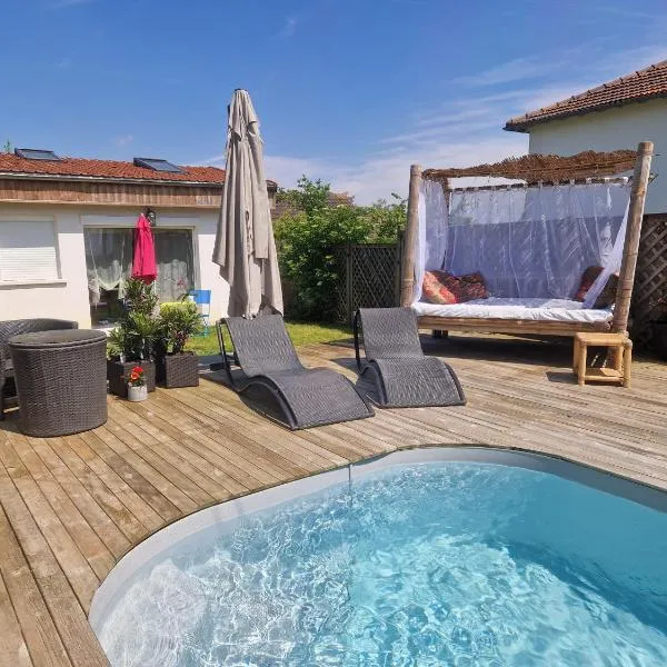 La sérénité Balinaise, chambre et sdb privée, jardin , piscine et jacuzzi en saison, près de Chantilly, parc Astérix et CDG et Paris en 20'、オリ・ラ・ヴィルのホテル