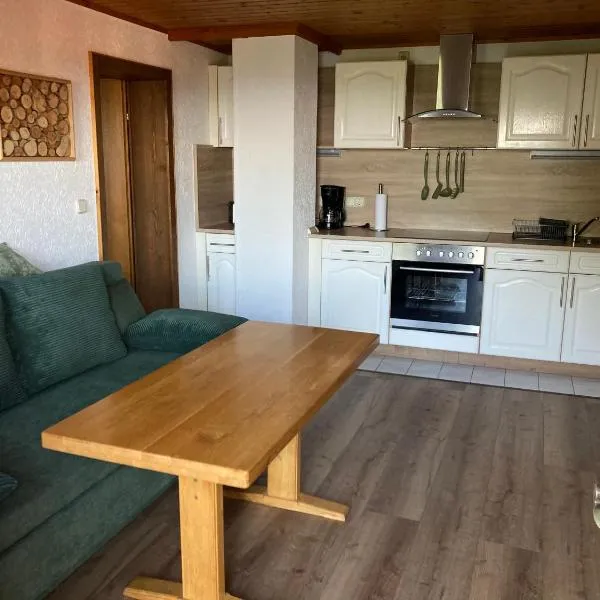 Ferienwohnung auf dem Erlebnisreiterhof Kreipl, מלון בGrattersdorf