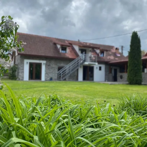 Casa de Piatra, hótel í Porumbacu de Sus