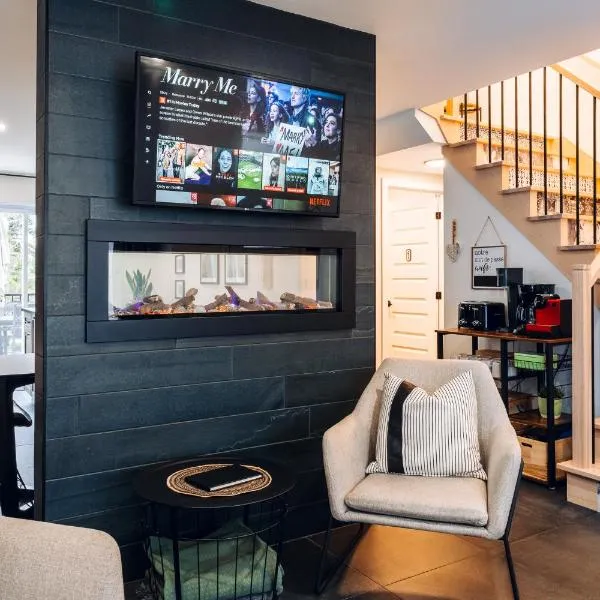 Condo familale Spa et table Babyfoot, 350m de la montagne de ski, hotel in Mont-Blanc