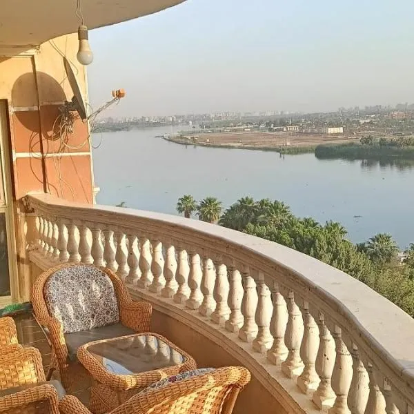 شقة فندقيه فاخرة بمنطقة المعادى صف اول جميع الغرف تطل على النيل A luxury hotel apartment in Maadi, first row. All rooms overlook the Nile, hotel Kairóban