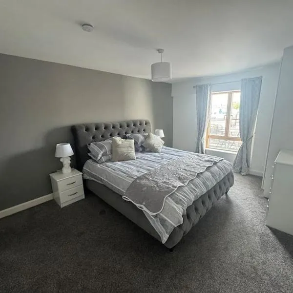 Luxury 2 bed fully equipped city centre apartment, hotel in Cork