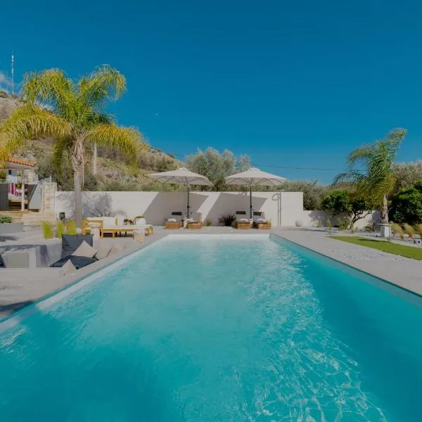 Blue Topaz poolside villa, hotel v destinaci Nafplio