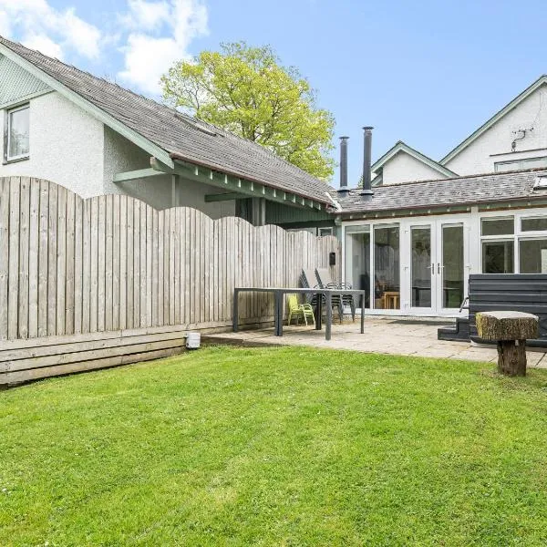 Hazel - Woodland Cottages, hotel in Bowness-on-Windermere