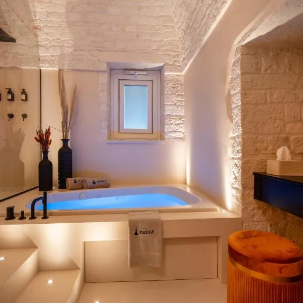 Naiira Luxury Trullo - jacuzzi and patio, hotel in Alberobello