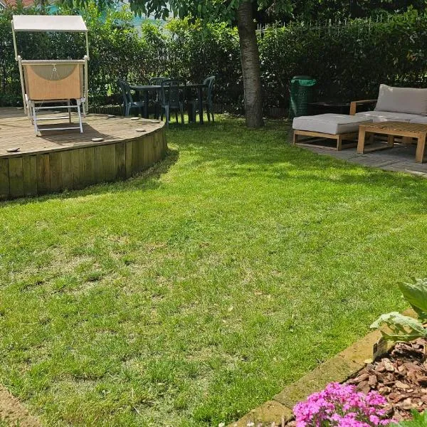 Camera con cucina e piscina a un passo da Torino, hotel in Settimo Torinese