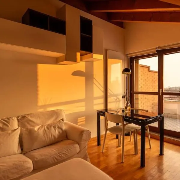 Attic Room vicino Milano, Rho fiera e MXP, hotel in Legnano