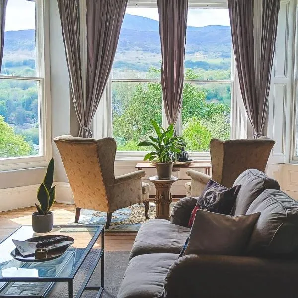 Luxury Cader views with en suite, hotel in Dolgellau