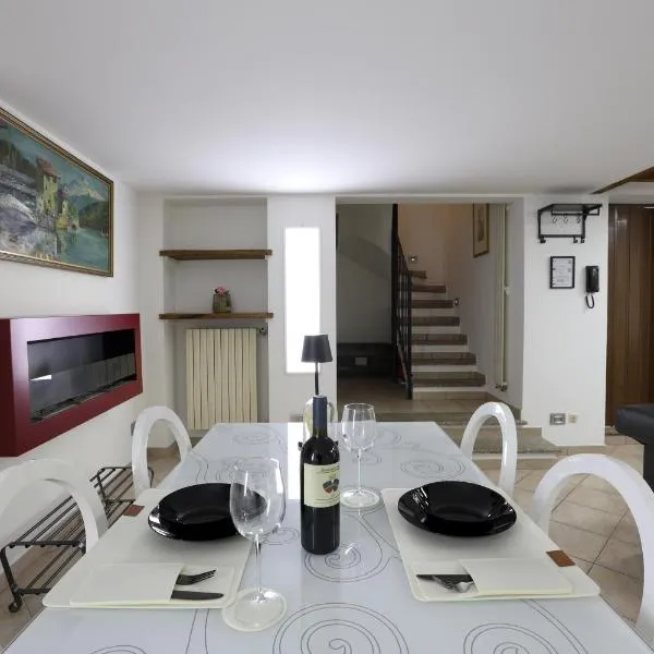 Loft Piazza Cavour Vercelli, hotel u gradu Verčeli