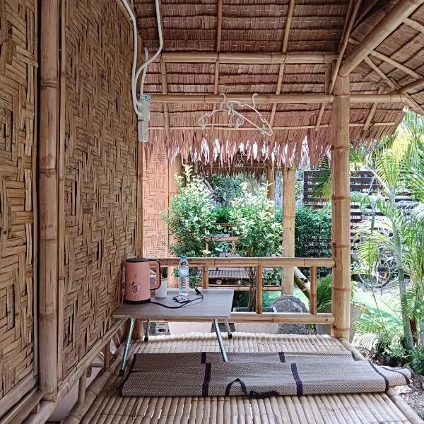 Bamboo homestay at samroiyot โรงแรมในบ้านพักริมเล