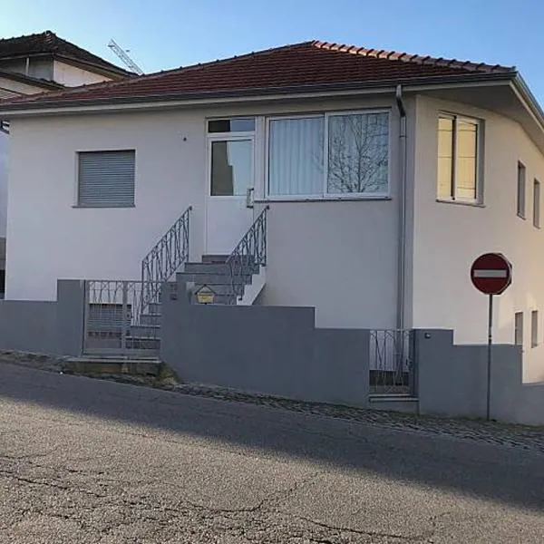 Casa do Meio R/C, готель у місті Паредес