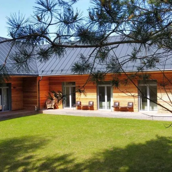 Miško Santorija, hotel a Ažuluokesa