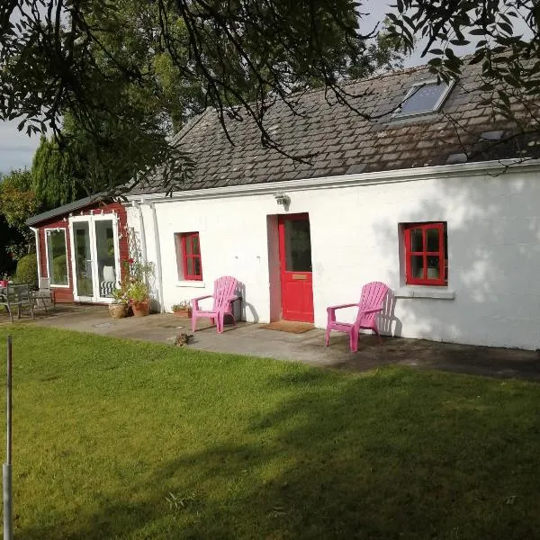 Quaint secluded Cottage close to beautiful Kinvara, hotel v destinaci Gort
